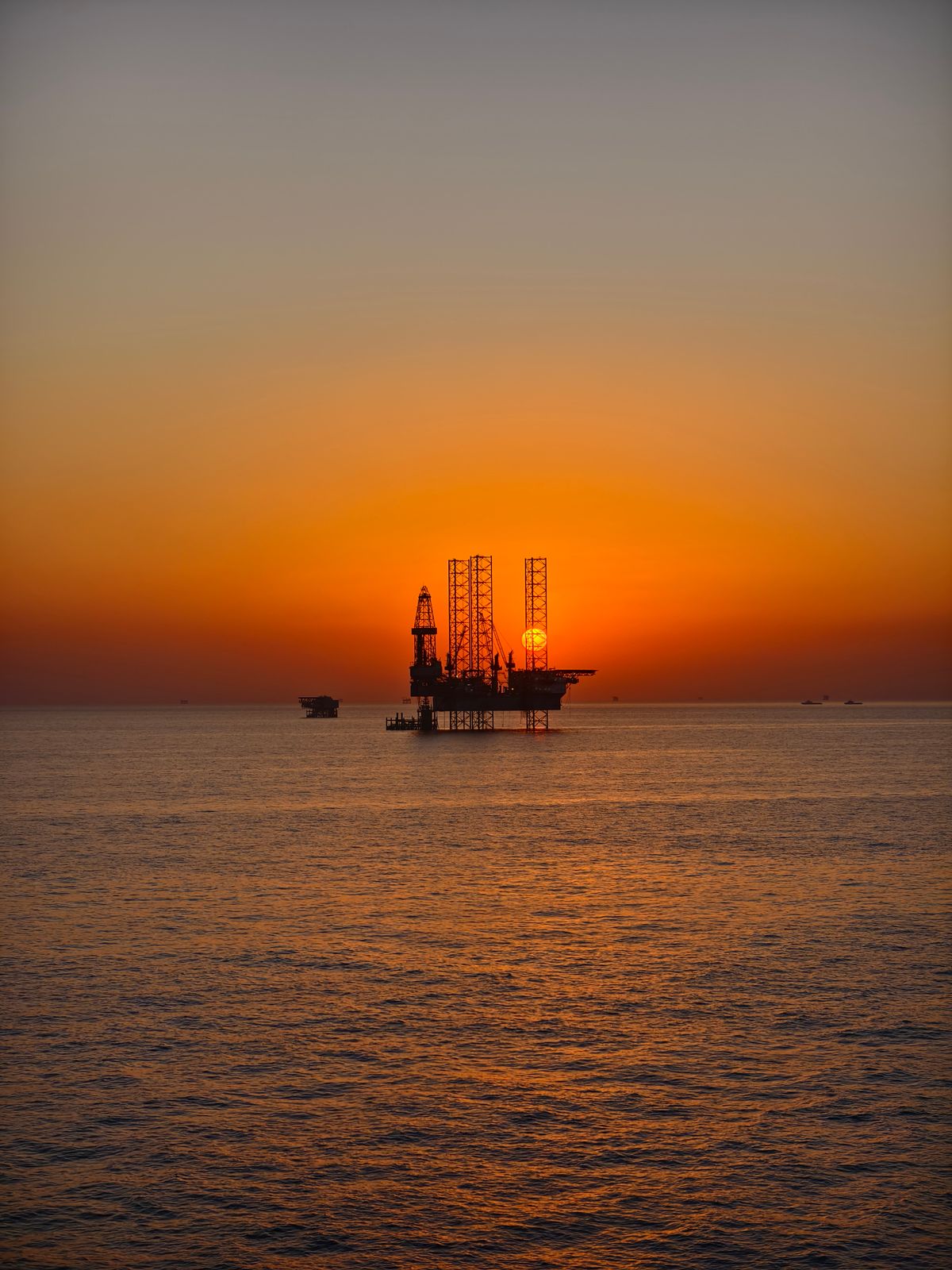 Hydraulic oil suppliers in the UK - Britannia trade desk for bulk hydraulic oil and motor oil orders